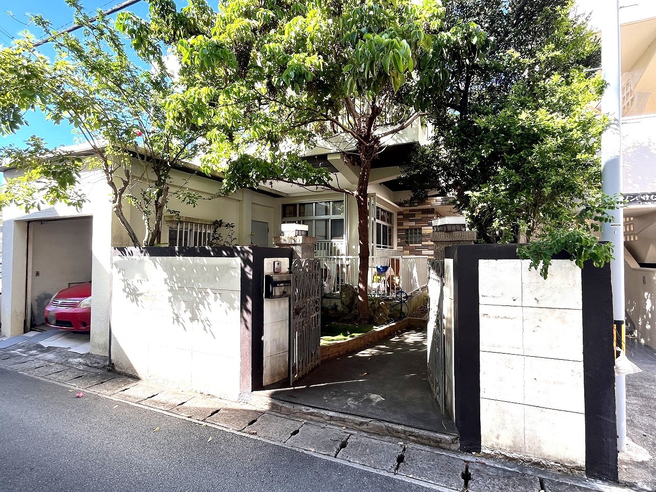 平良西里　北給油所近く　RCB造2階建　建物79坪　土地84坪