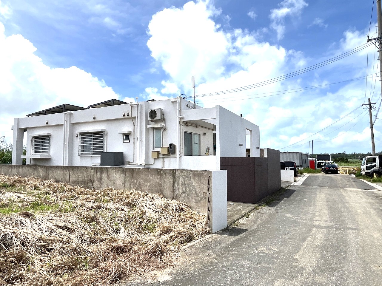 平良久貝　稲村耳鼻科近く　RC造平屋建　建物38坪　土地100坪