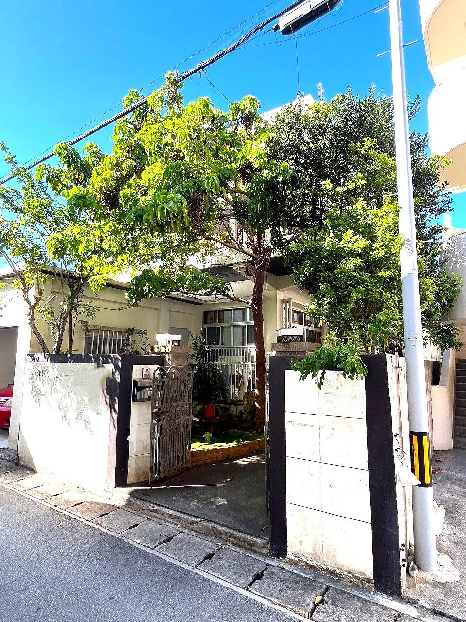 平良西里　北給油所近く　RCB造2階建　建物79坪　土地84坪