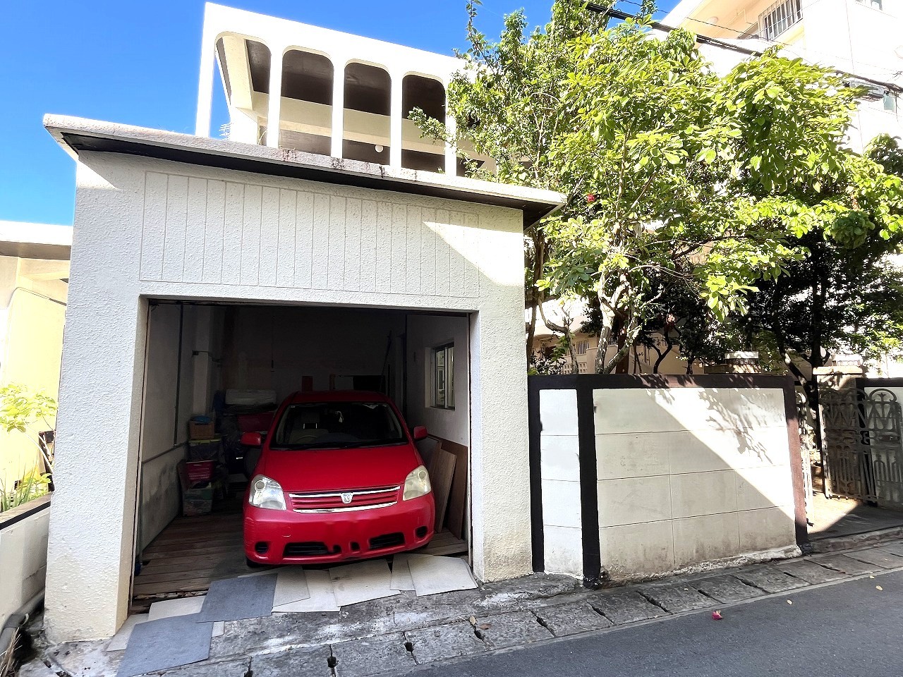 平良西里　北給油所近く　RCB造2階建　建物79坪　土地84坪