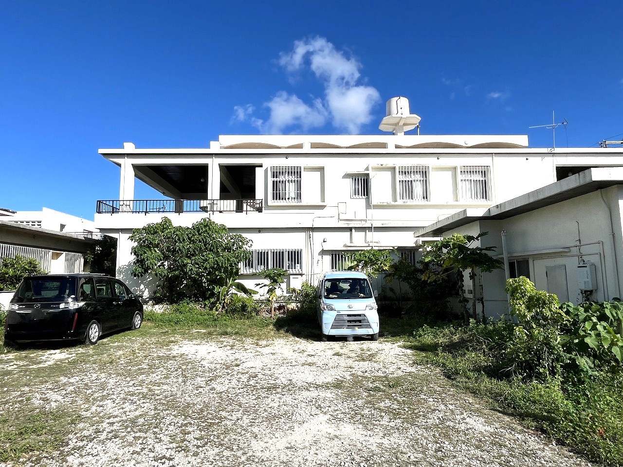 平良西里　北給油所近く　RCB造2階建　建物79坪　土地84坪