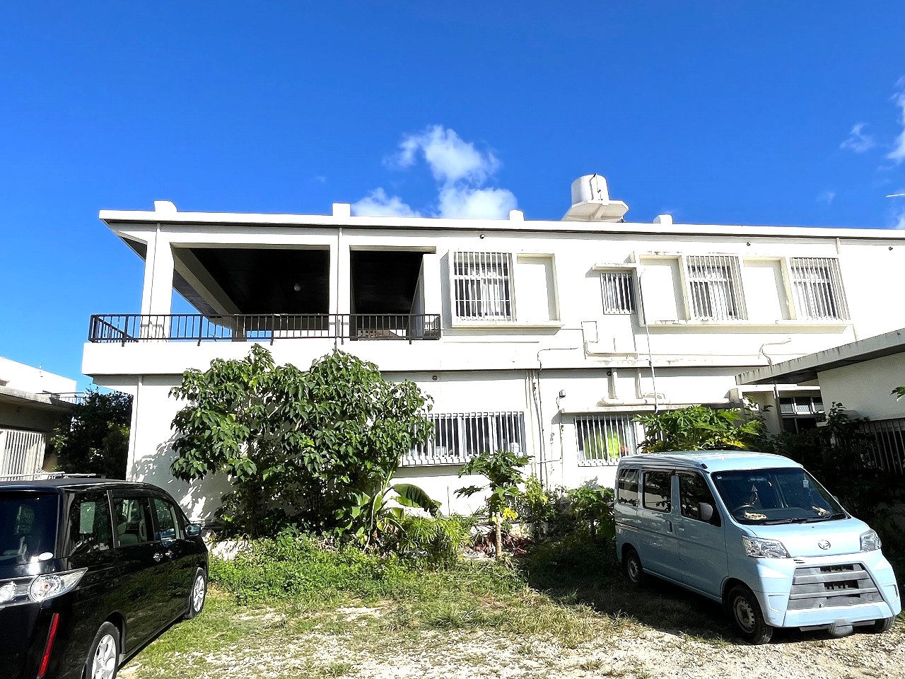 平良西里　北給油所近く　RCB造2階建　建物79坪　土地84坪