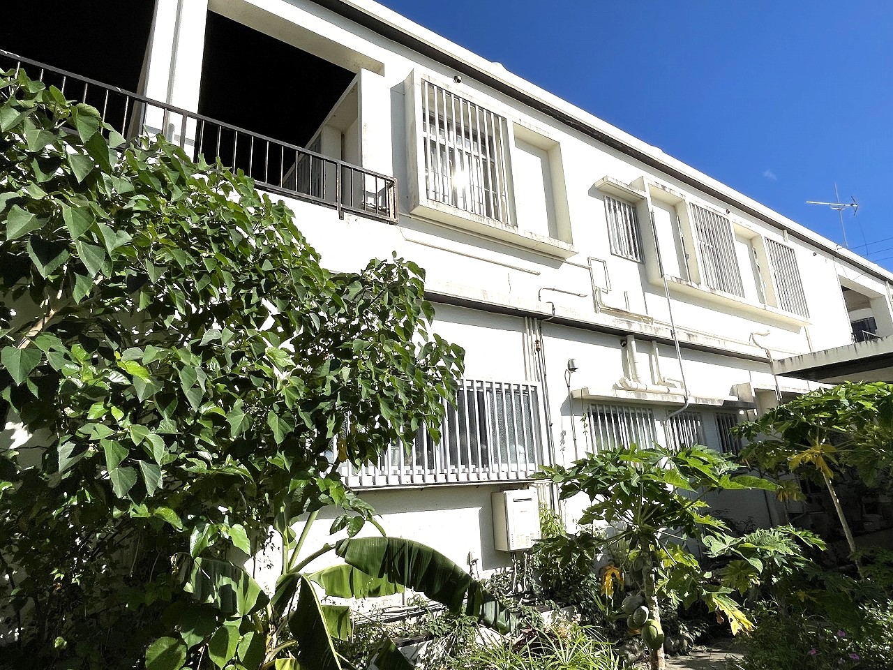 平良西里　北給油所近く　RCB造2階建　建物79坪　土地84坪