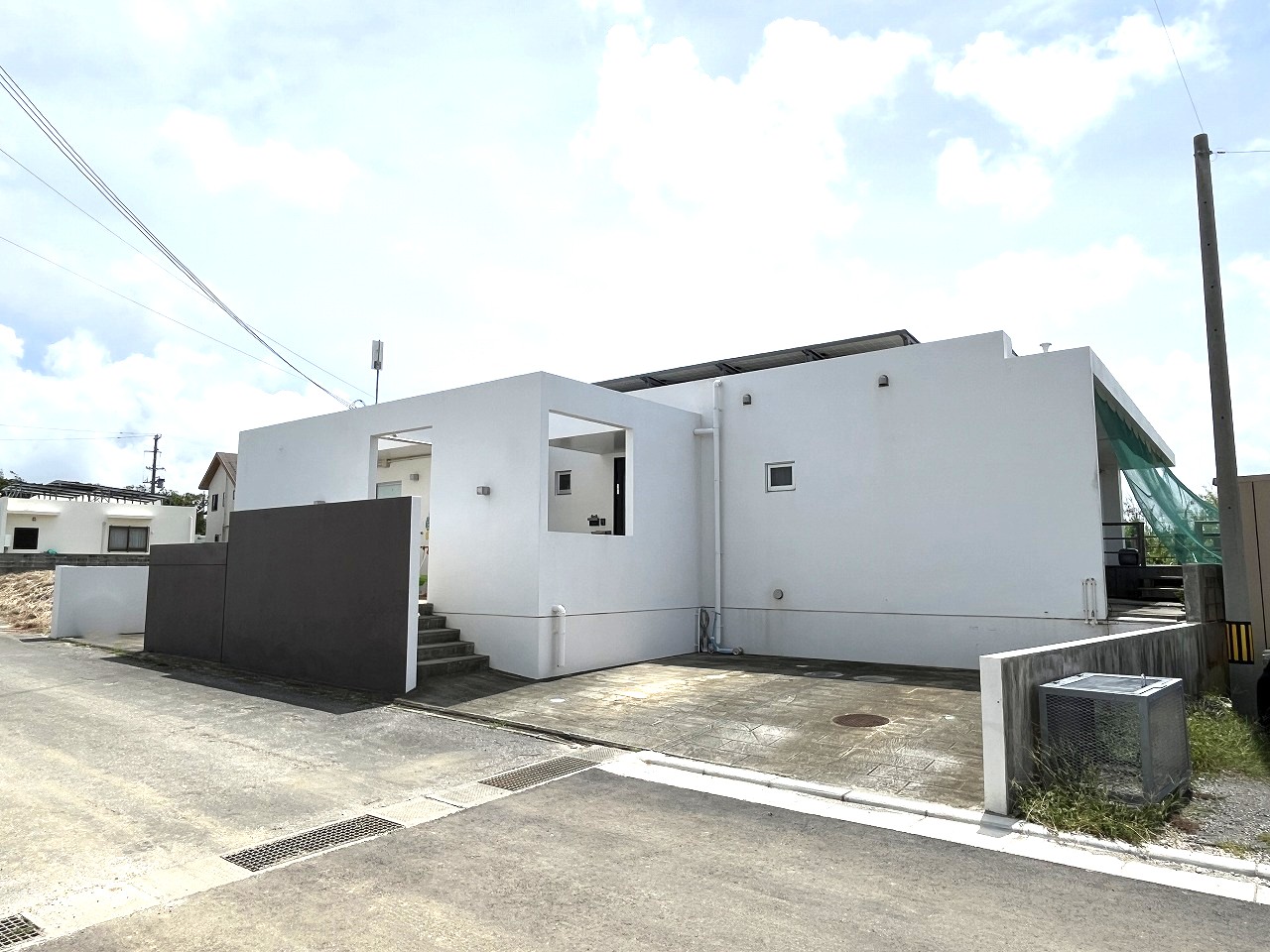 平良久貝　稲村耳鼻科近く　RC造平屋建　建物38坪　土地100坪