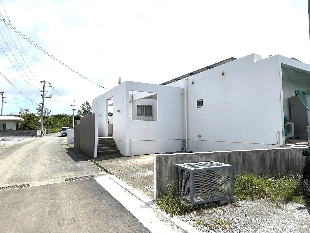 平良久貝　稲村耳鼻科近く　RC造平屋建　建物38坪　土地100坪