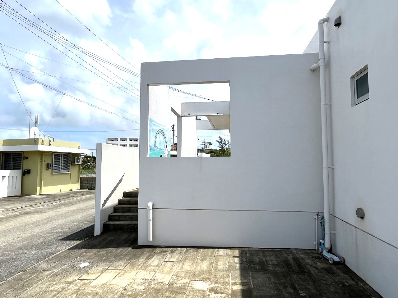 平良久貝　稲村耳鼻科近く　RC造平屋建　建物38坪　土地100坪