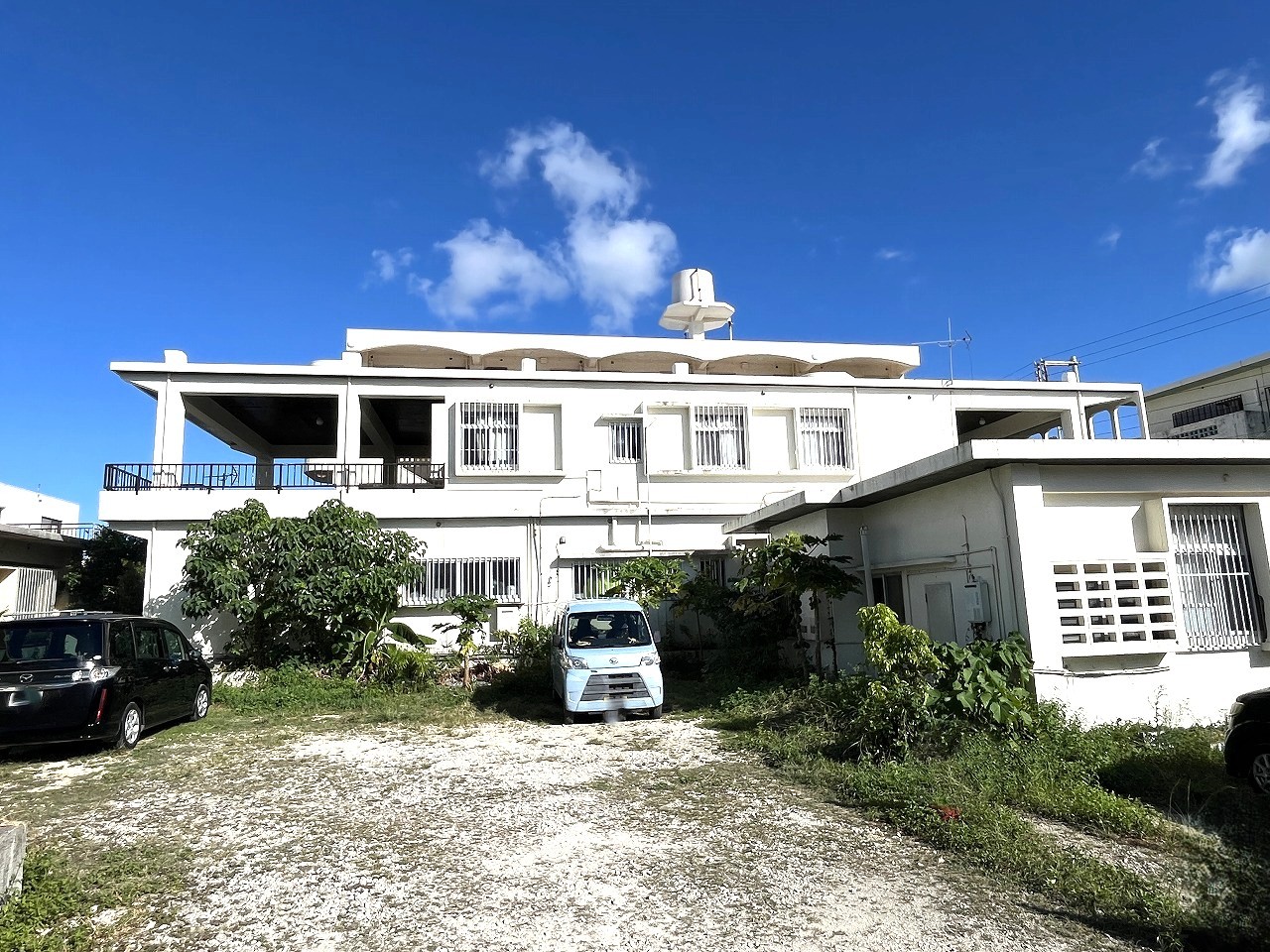 平良西里　北給油所近く　RCB造2階建　建物79坪　土地84坪