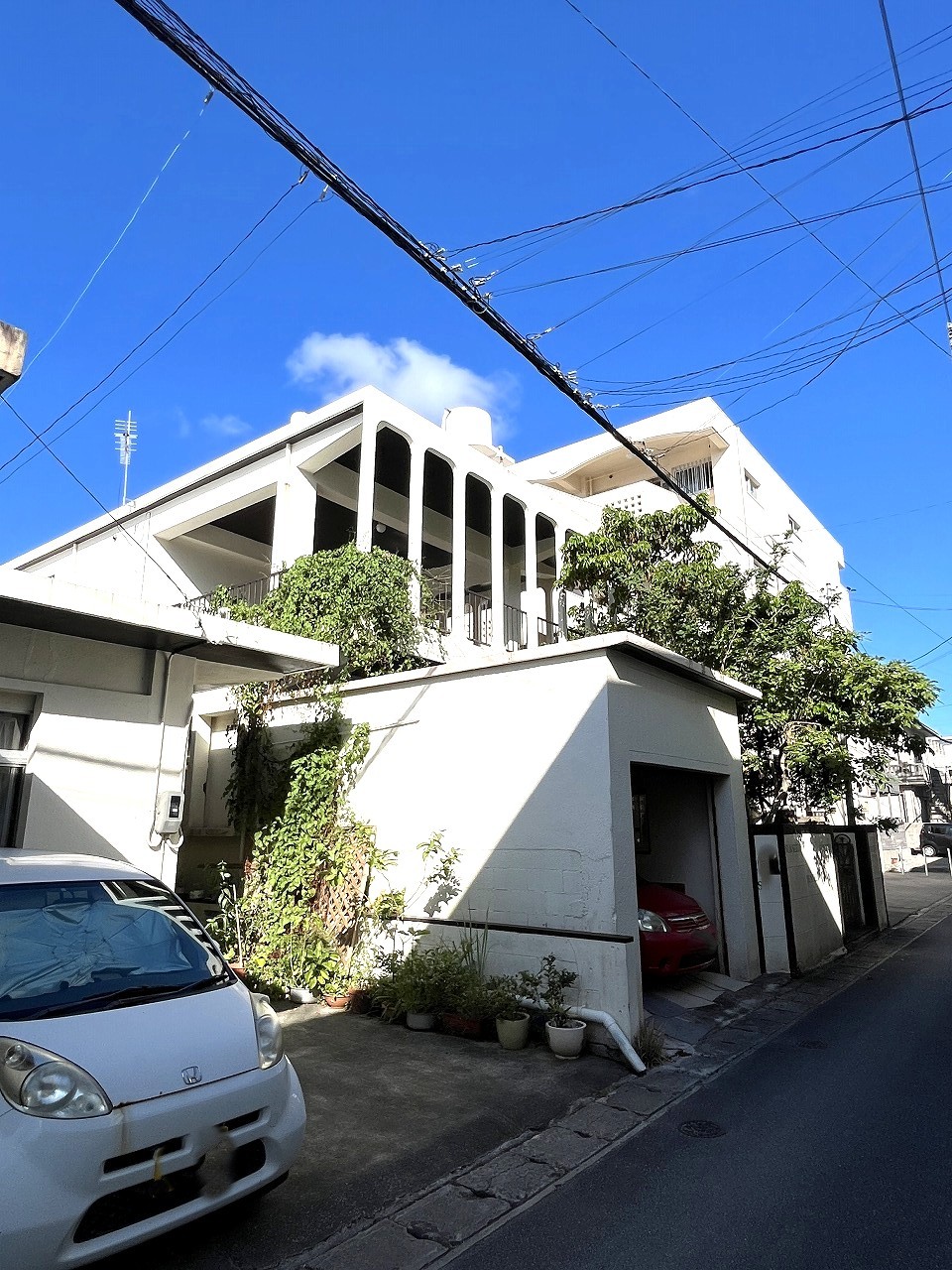 平良西里　北給油所近く　RCB造2階建　建物79坪　土地84坪