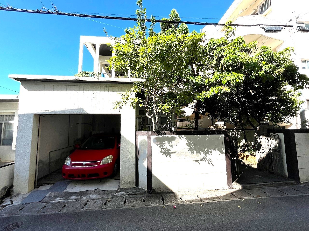 平良西里　北給油所近く　RCB造2階建　建物79坪　土地84坪