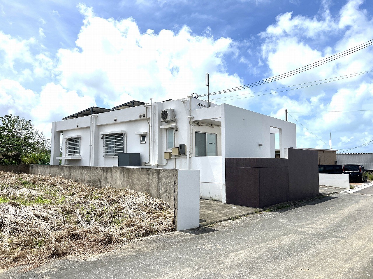平良久貝　稲村耳鼻科近く　RC造平屋建　建物38坪　土地100坪