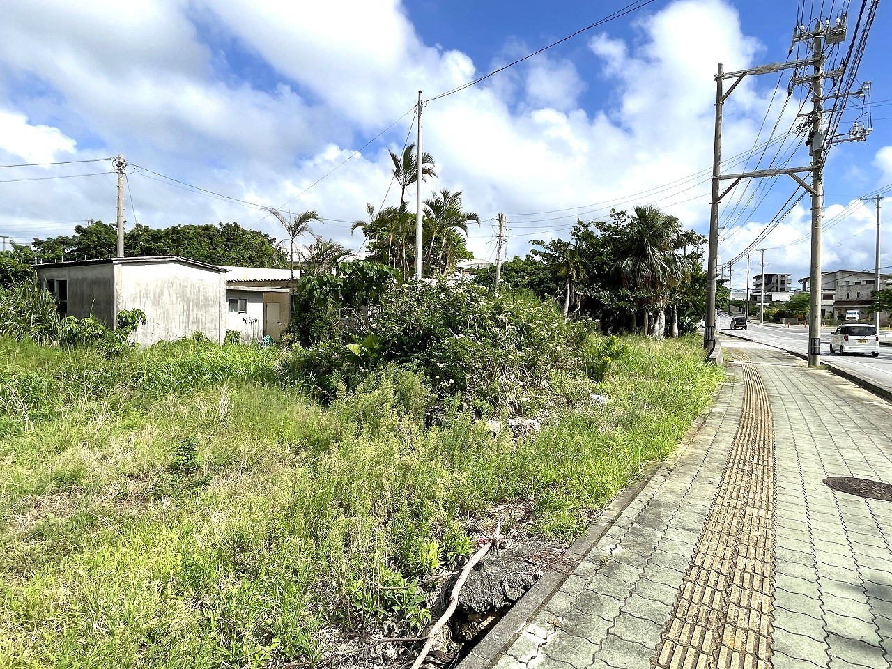 平良西仲宗根　北中近く　約16坪　原野