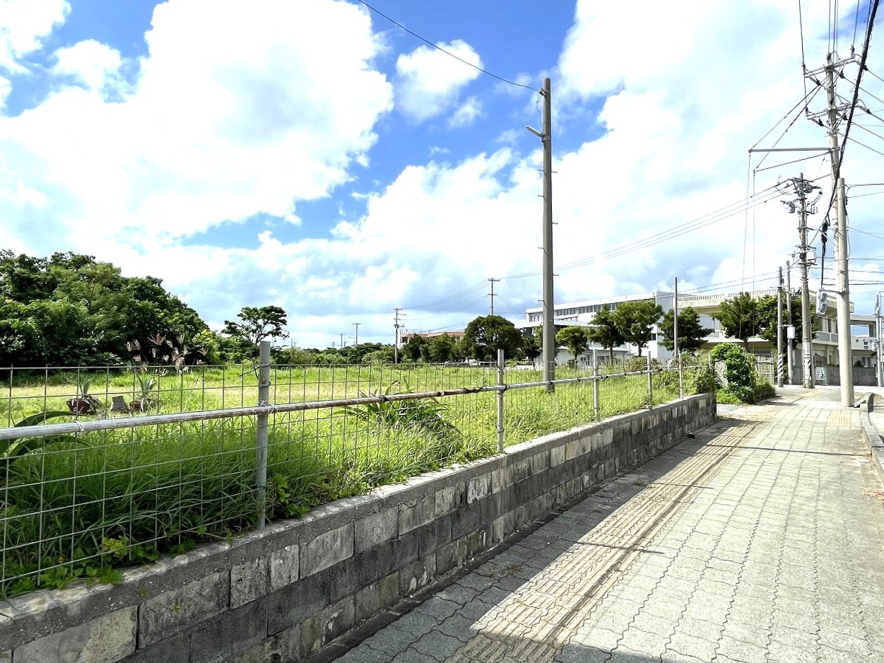 平良西仲宗根　北中近く　角地　約500坪　畑