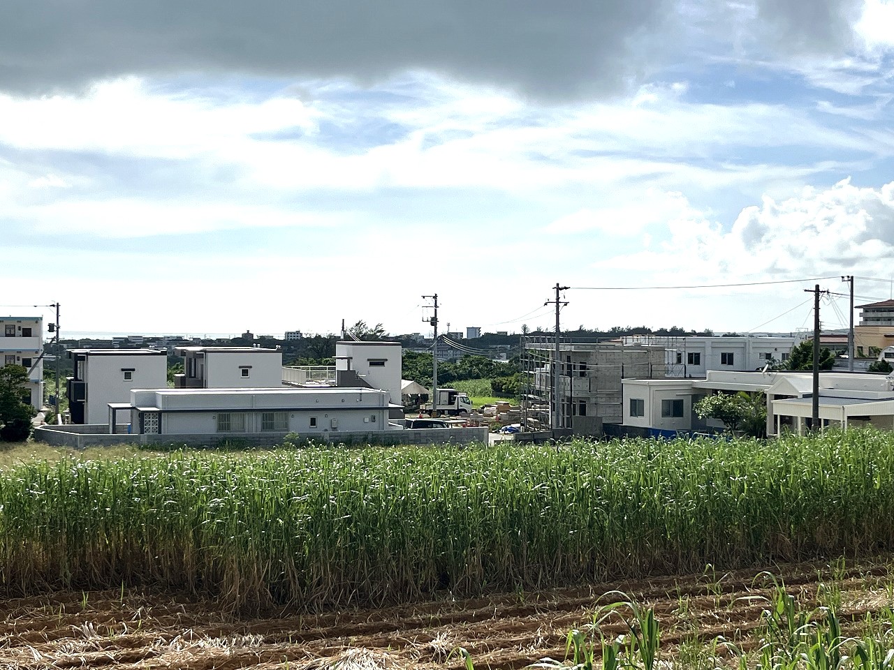 平良松原　徳洲会病院近く　RC造　2階建て12戸