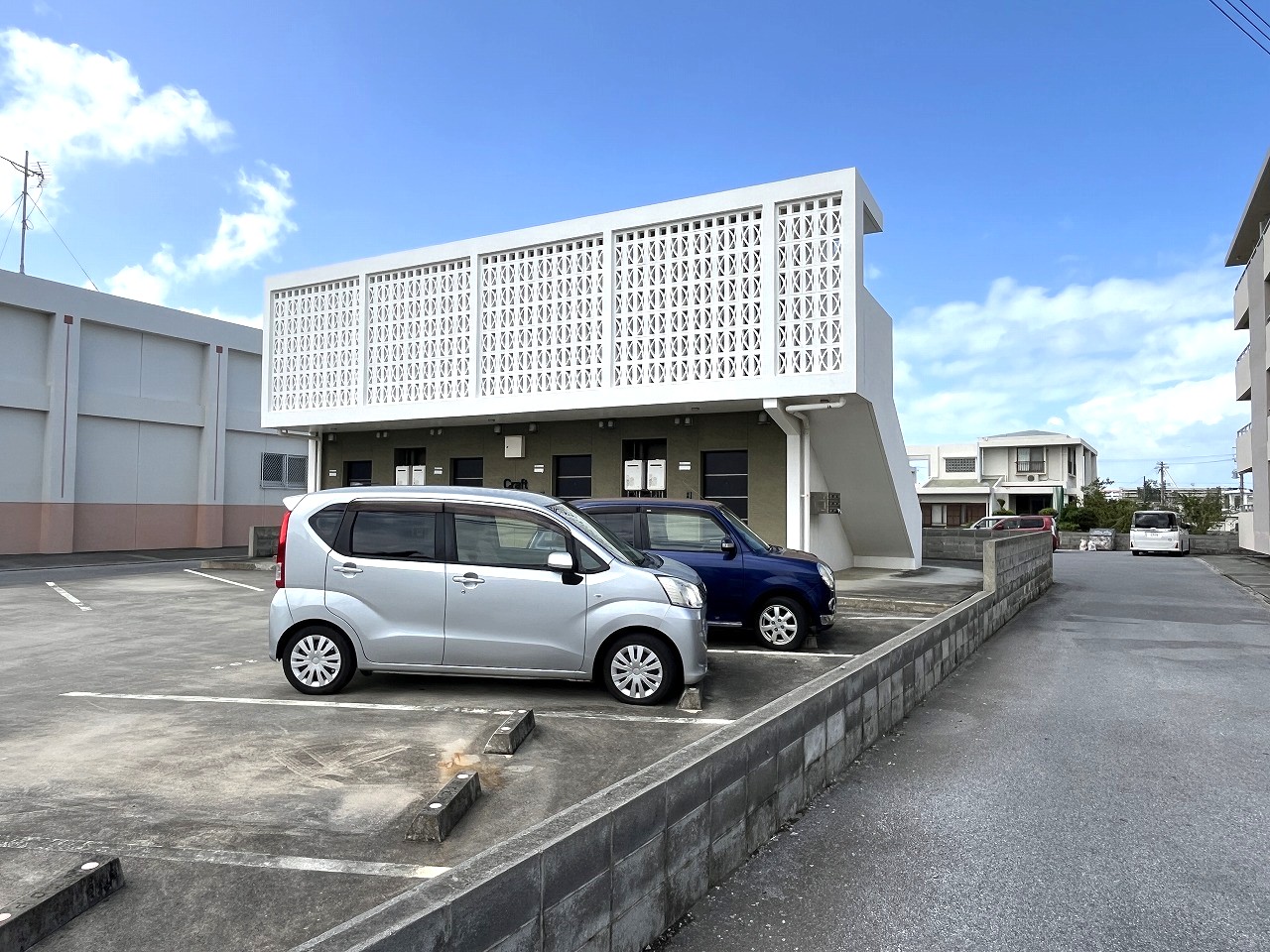 平良下里　腰原公民館隣り　RC造　2階建て8戸
