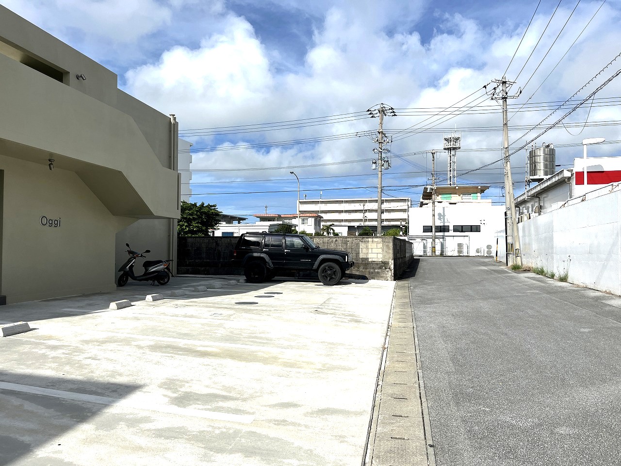 平良松原　徳洲会病院近く　RC造　2階建て12戸