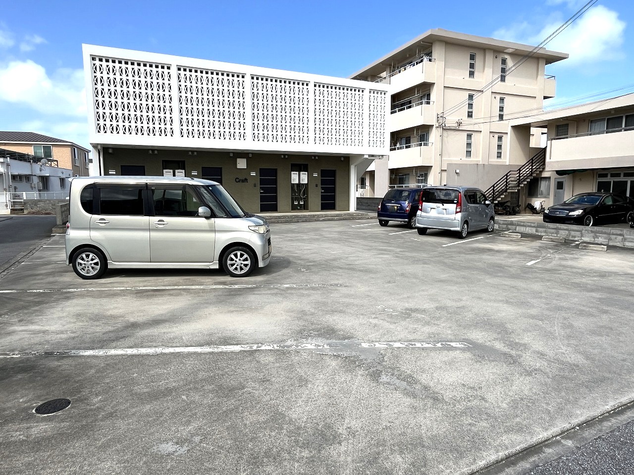 平良下里　腰原公民館隣り　RC造　2階建て8戸