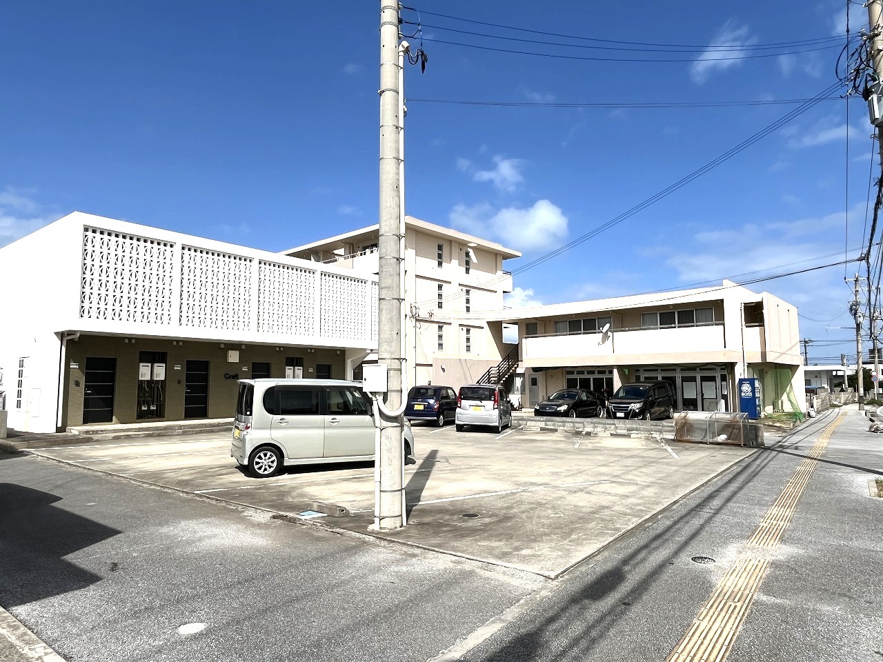 平良下里　腰原公民館隣り　RC造　2階建て8戸