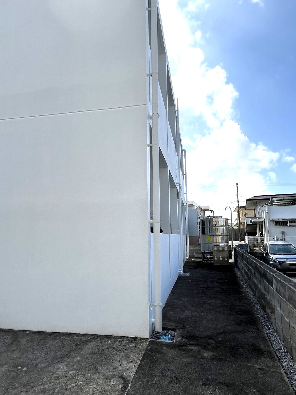 平良下里　腰原公民館隣り　RC造　2階建て8戸
