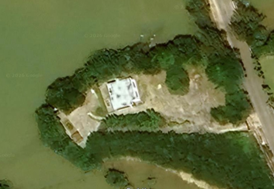 伊良部国仲　入り江が目の前　RC造平屋建　建物18坪　土地397坪