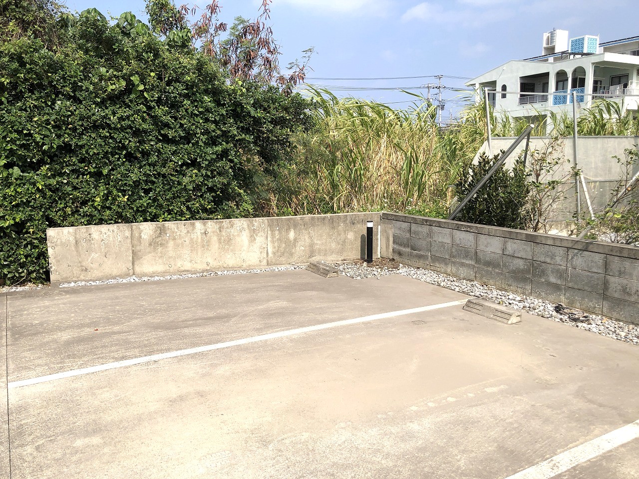 平良久貝　かねひでみゃーく久松市場近く　RC造　3階建12戸　
