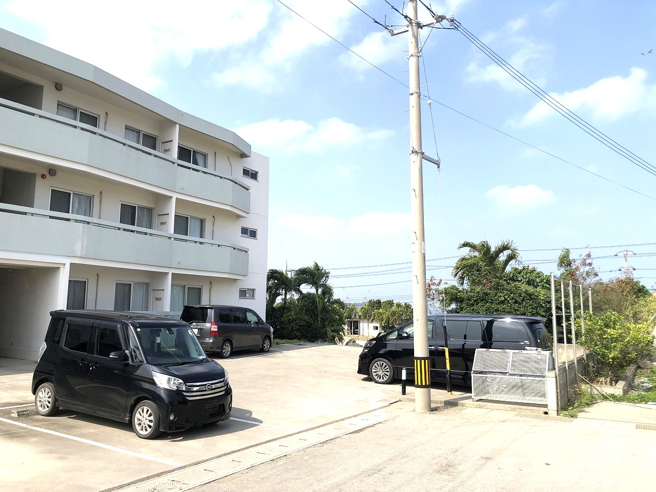平良久貝　かねひでみゃーく久松市場近く　RC造　3階建12戸　