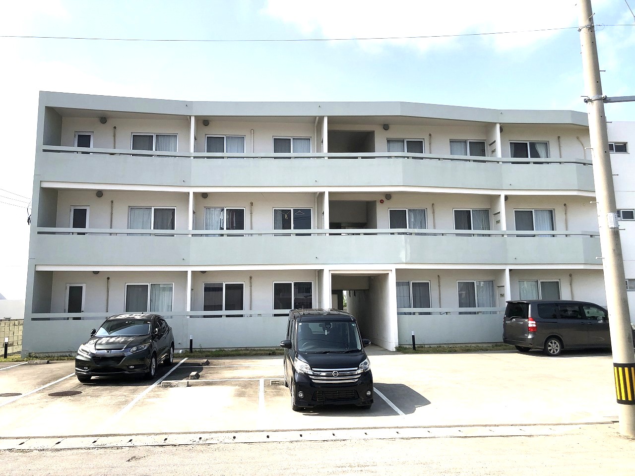 平良久貝　かねひでみゃーく久松市場近く　RC造　3階建12戸　