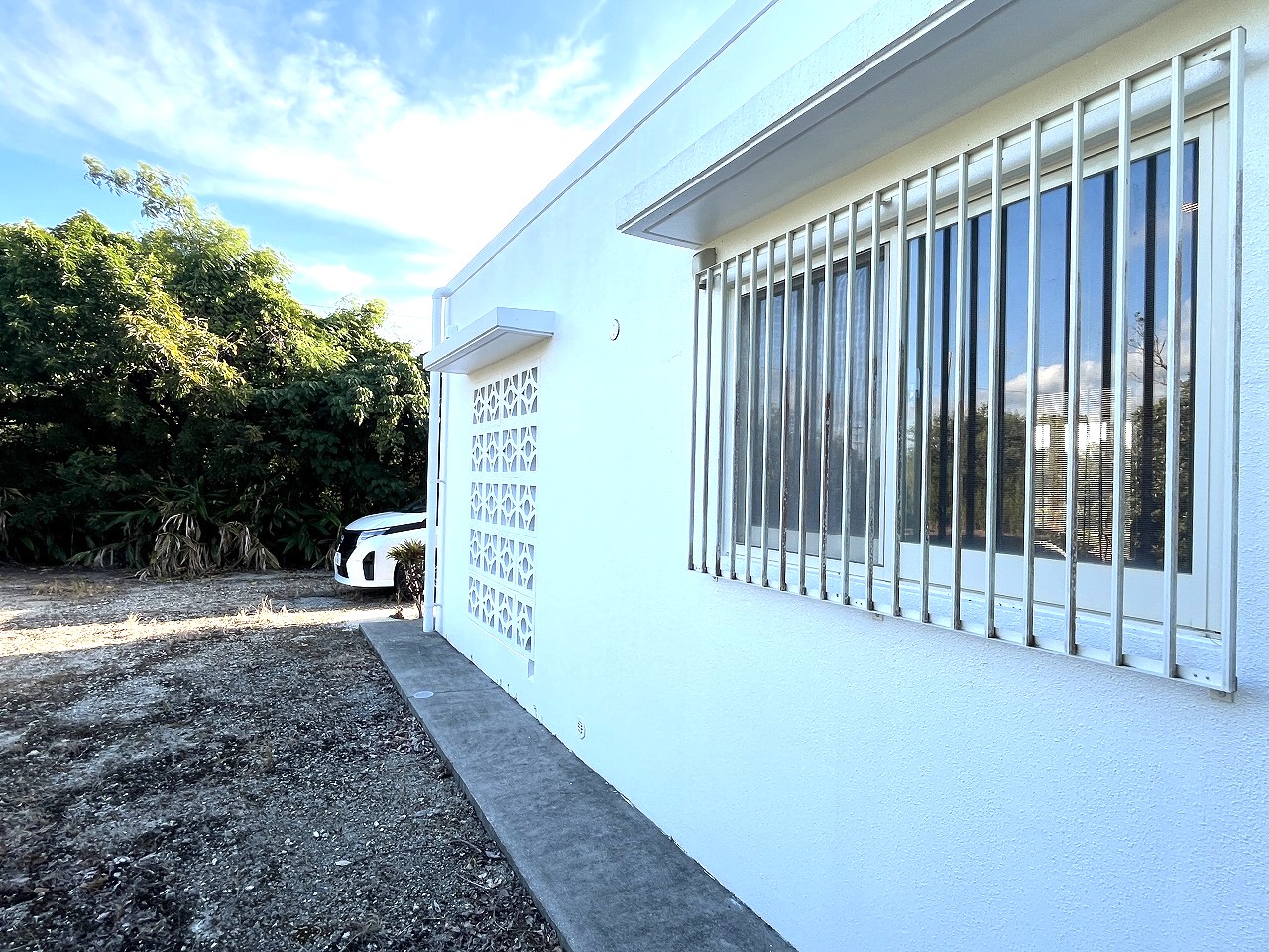 伊良部国仲　入り江が目の前　RC造平屋建　建物18坪　土地397坪