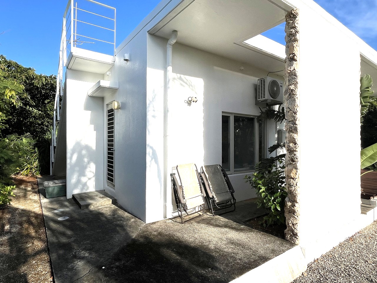伊良部国仲　入り江が目の前　RC造平屋建　建物18坪　土地397坪