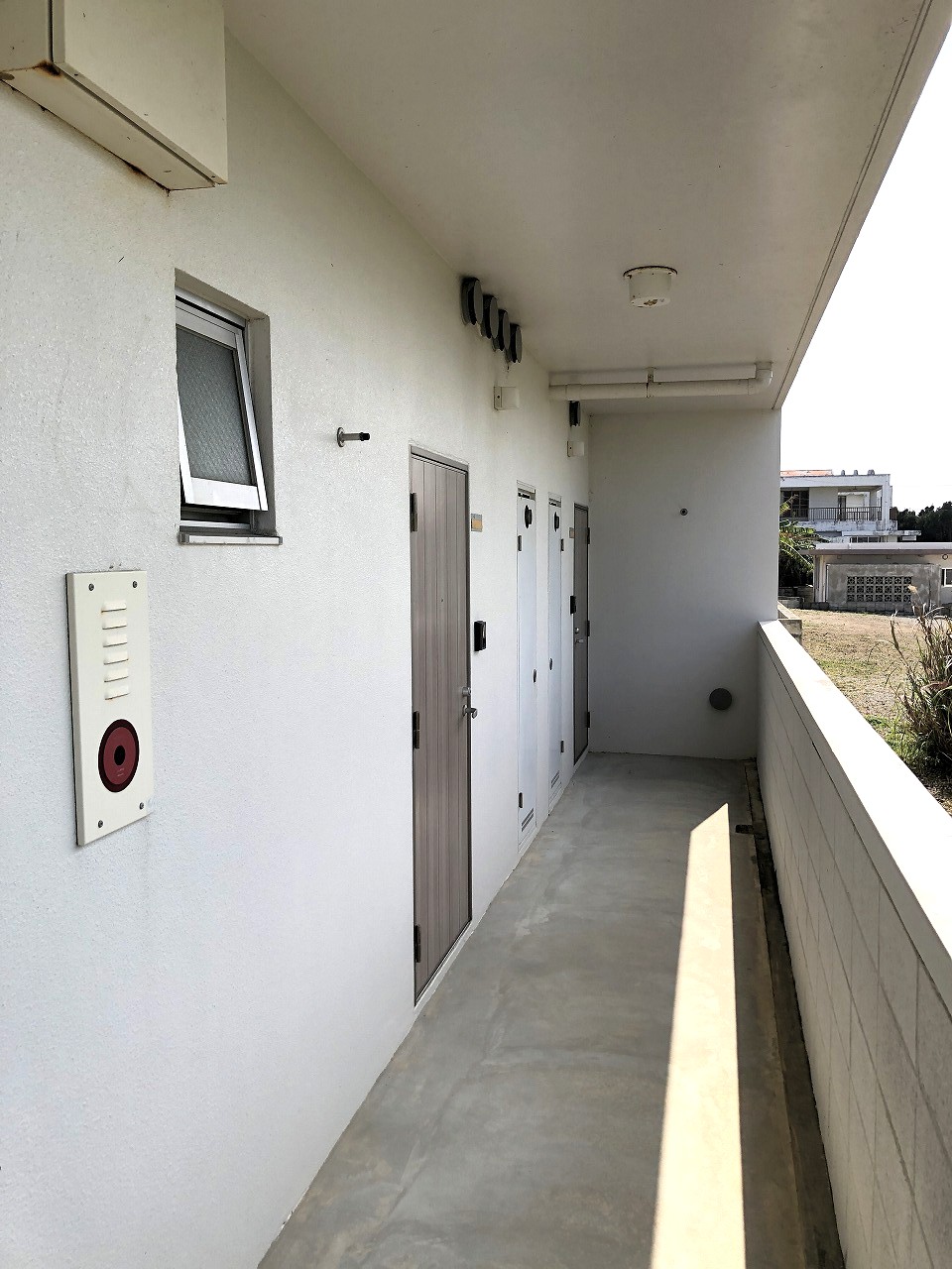 平良久貝　かねひでみゃーく久松市場近く　RC造　3階建12戸　